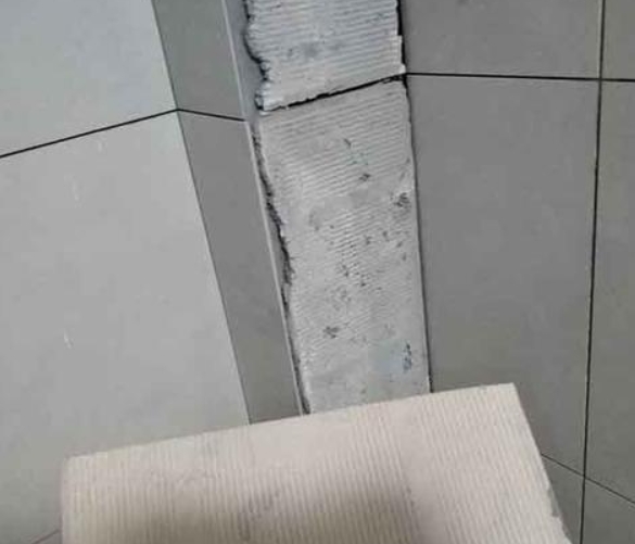 乡宁瓷砖空鼓维修公司分享下厨房瓷砖脱落的补救措施。